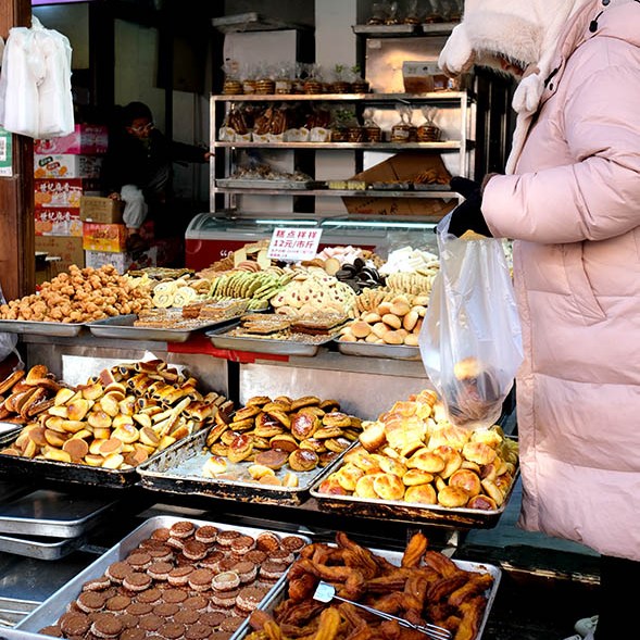 breakfast store at farmers' market Dali Ancient City, Yunnan, China ร้านอาหารเช้า โซนตลาดชาวนา เมืองเก่าต้าหลี่ มณฑลยูนนาน ประเทศจีน