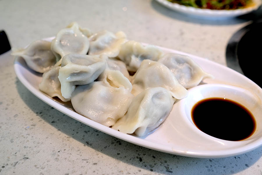 Matsutake dumpling, Huā Yǔ JùnYe Shengjun Hotpot เกี๊ยวไส้เห็ดมัตสึทาเกะ ร้านอาหารของชาว Bai (ไป๋)