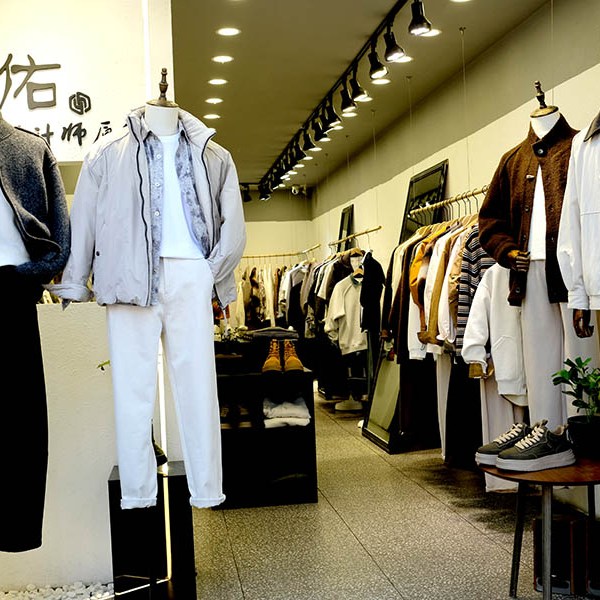 clothes store at Dali Ancient City, Yunnan, China ร้านขายเสื้อผ้า ที่เมืองเก่าต้าหลี่ มณฑลยูนนาน ประเทศจีน