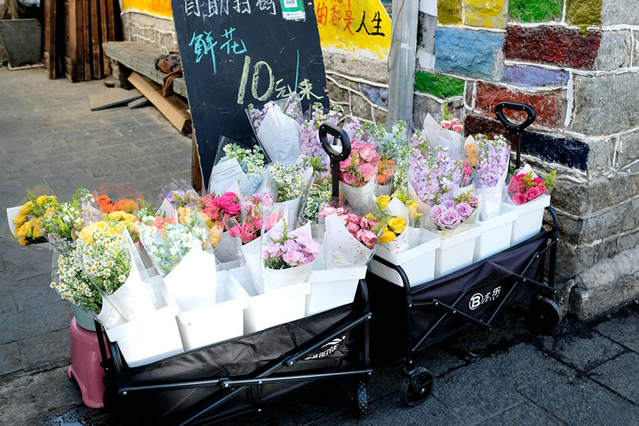 flowers store at Dali Ancient City, Yunnan, China ร้านขายดอกไม้ เมืองเก่าต้าหลี่ มณฑลยูนนาน ประเทศจีน