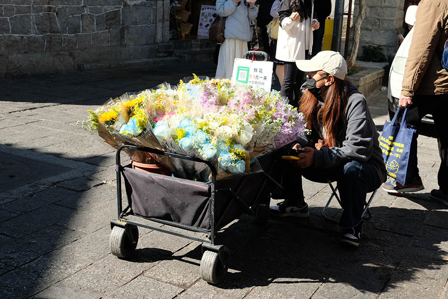 flowers store at Dali Ancient City, Yunnan, China ร้านขายดอกไม้ เมืองเก่าต้าหลี่ มณฑลยูนนาน ประเทศจีน