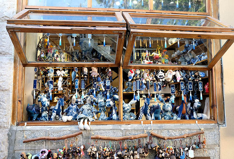 souvenirs at Dali Ancient City, Yunnan, China ร้านขายของที่ระลึก เมืองเก่าต้าหลี่ มณฑลยูนนาน ประเทศจีน