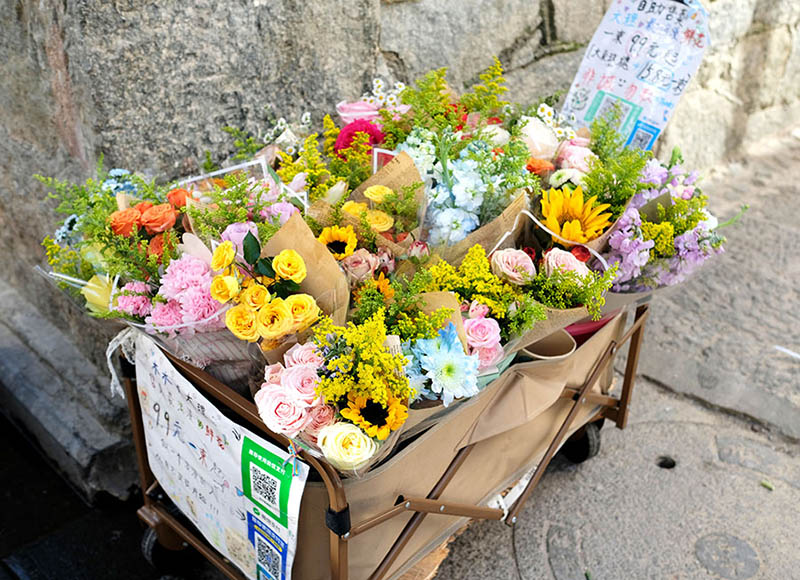 flowers store at Dali Ancient City, Yunnan, China ร้านขายดอกไม้ เมืองเก่าต้าหลี่ มณฑลยูนนาน ประเทศจีน