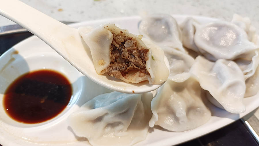 Matsutake dumpling, Huā Yǔ JùnYe Shengjun Hotpot เกี๊ยวไส้เห็ดมัตสึทาเกะ ร้านอาหารของชาว Bai (ไป๋)