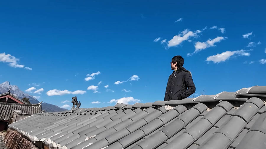 ดาดฟ้า  ร้าน Xinguo Najia Restaurant  หมู่บ้านไป๋ชา ลี่เจียง ยูนนาน ประเทศจีน  at rooftop of Xinguo Najia Restaurant  at Baisha Ancient Town, Lijiang, Yunnan, China 