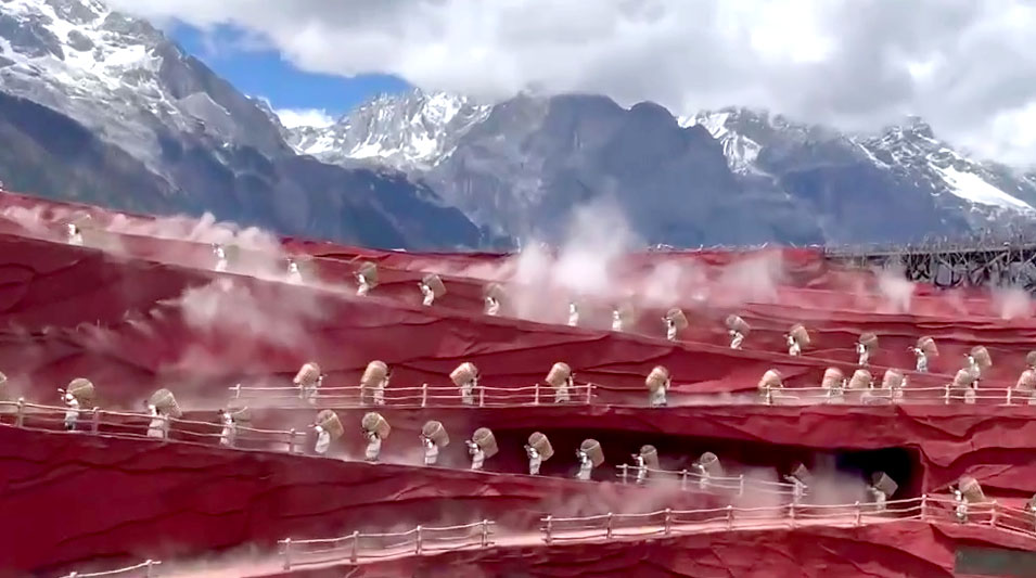 Impression Lijiang Show, Jade Dragon Snow Mountain, Lijiang, Yunnan Province, China ภูเขาหิมะมังกรหยก ลี่เจียง มณฑลยูนนาน ประเทศจีน