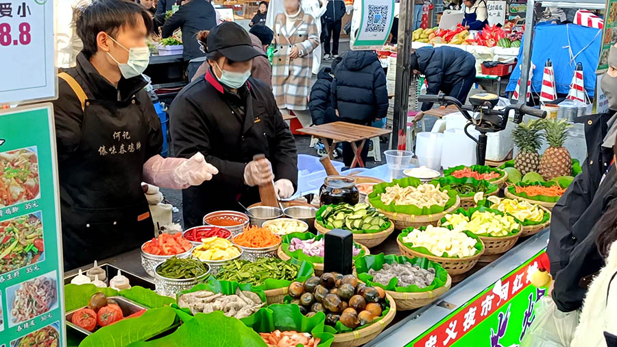 ตลาดจงอี้ เมืองเก่าลี่เจียง  มณฑลยูนนาน ประเทศจีน Zhongyi market Lijiang old town, Yunnan province, China 