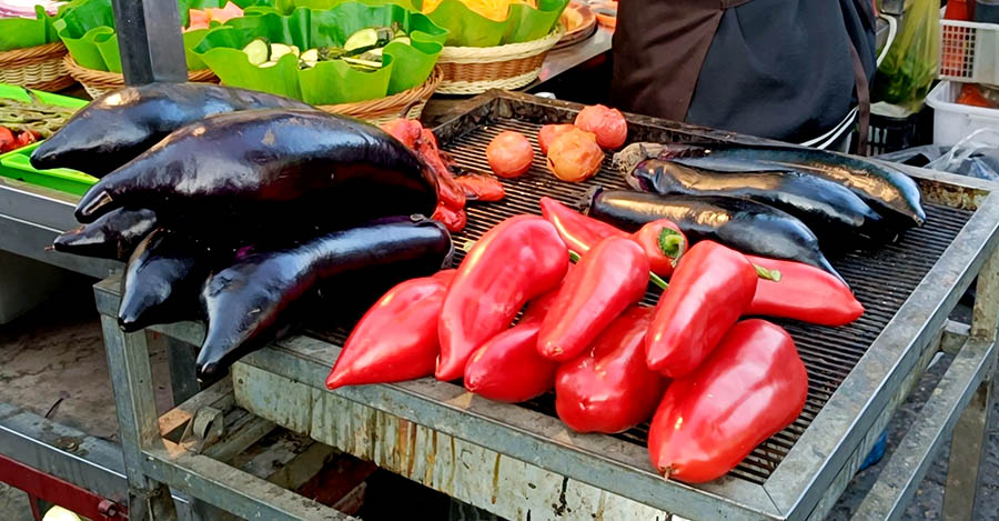 ตลาดจงอี้ เมืองเก่าลี่เจียง  มณฑลยูนนาน ประเทศจีน Zhongyi market Lijiang old town, Yunnan province, China 