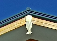 ปลาคู่ใต้จั่ว ป้องกันอัคคีภัย