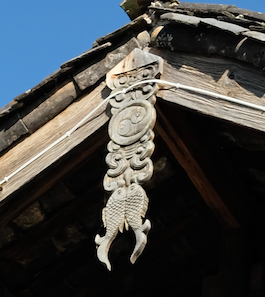 ปลาคู่ใต้จั่ว ป้องกันอัคคีภัย