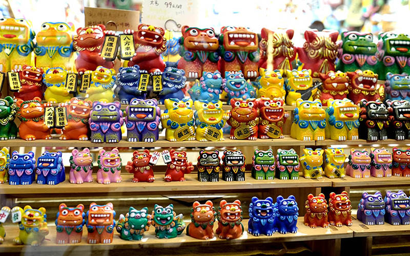 ตุ๊กตาแมวกระเบื้อง (แมวอ้าปาก) ที่เป็นของที่ระลึก