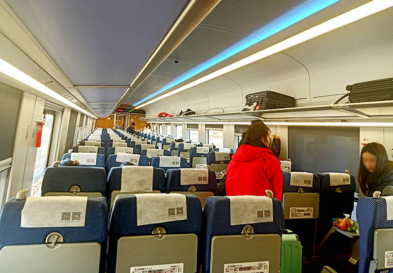 รถไฟความเร็วสูง ชั้น 2 เดินทางจากต้าหลี่ ไปลี่เจียง inside the high-speed train 2nd class traveling from Dali to Lijiang