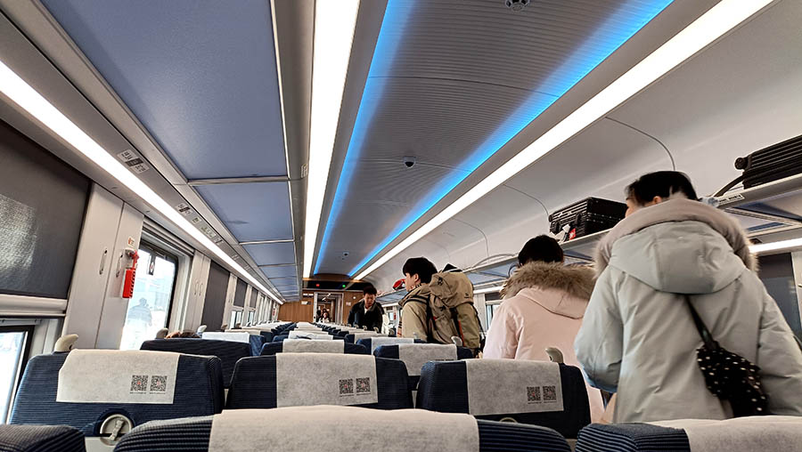 รถไฟความเร็วสูง ชั้น 2 เดินทางจากต้าหลี่ ไปลี่เจียง inside the high-speed train 2nd class traveling from Dali to Lijiang