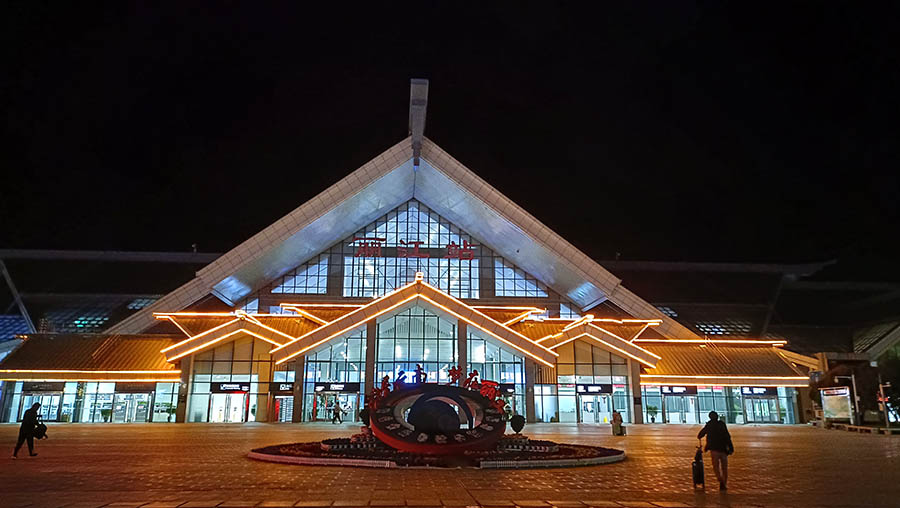 Lijiang train station สถานีรถไฟลี่เจียง