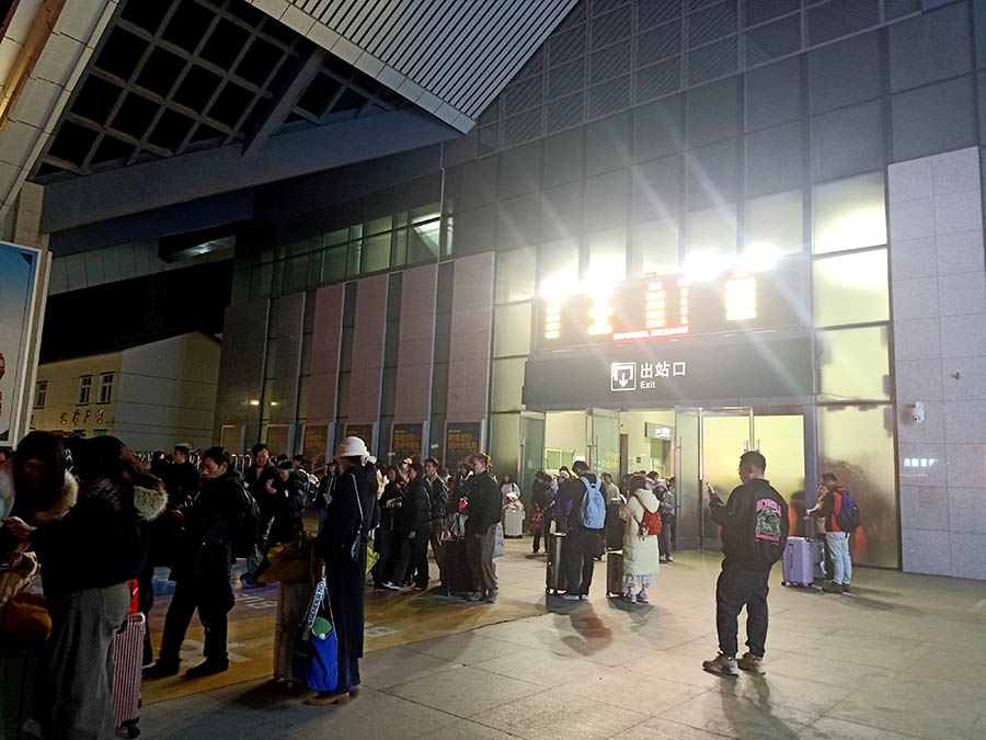 Lijiang train station สถานีรถไฟลี่เจียง