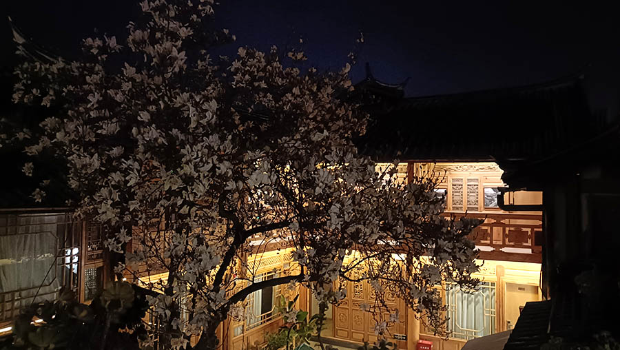 Yueshang Mountain Viewing Courtyard hotel, Lijiang old town