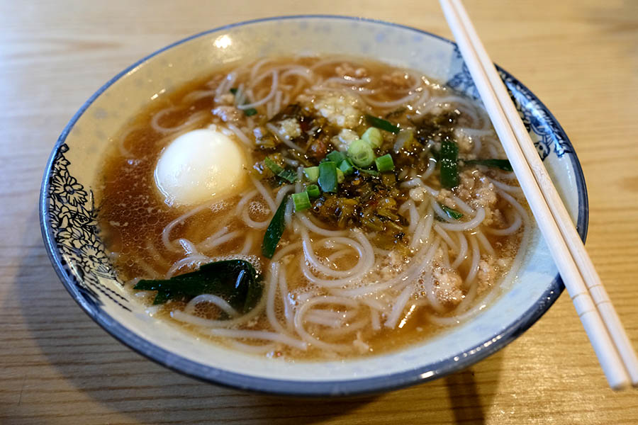 breakfast at Yueshang Mountain Viewing Courtyard hotel, Lijiang old town