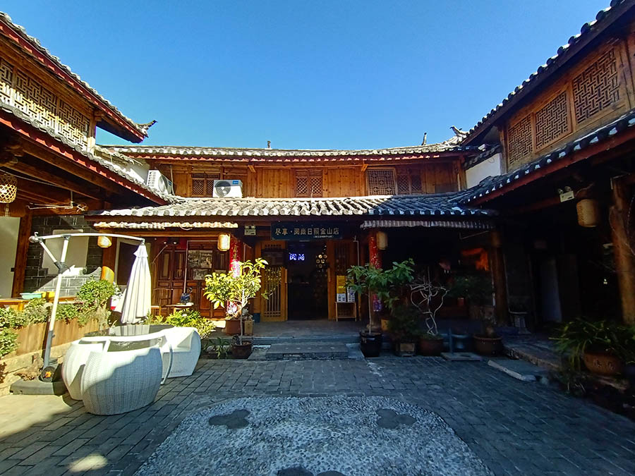 Yueshang Mountain Viewing Courtyard hotel, Lijiang old town