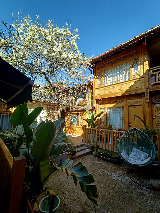 Yueshang Mountain Viewing Courtyard hotel, Lijiang old town