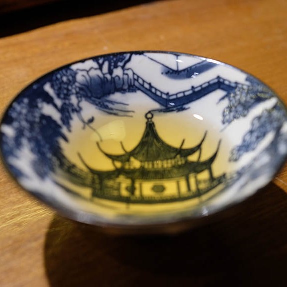 tea ceremony at Yueshang Mountain Viewing Courtyard hotel, Lijiang old town