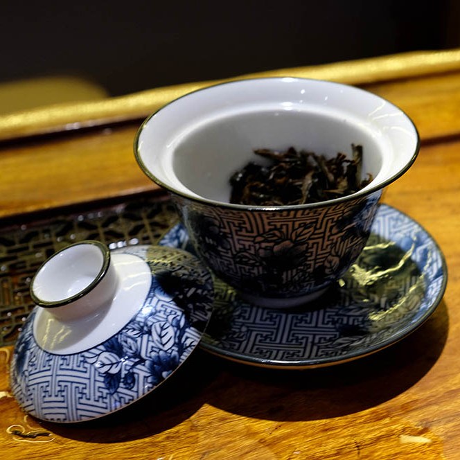 tea ceremony at Yueshang Mountain Viewing Courtyard hotel, Lijiang old town