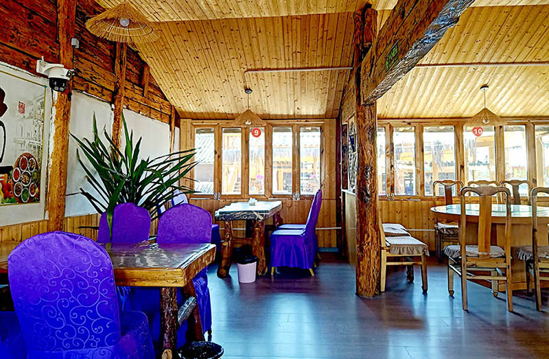 ร้าน Xinguo Najia Restaurant  หมู่บ้านไป๋ชา ลี่เจียง ยูนนาน ประเทศจีน  Xinguo Najia Restaurant  at Baisha Ancient Town, Lijiang, Yunnan, China 
