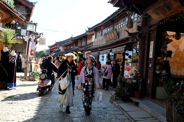 หมู่บ้านไป๋ชา ลี่เจียง ยูนนาน ประเทศจีน Baisha Ancient Town, Lijiang, Yunnan, China