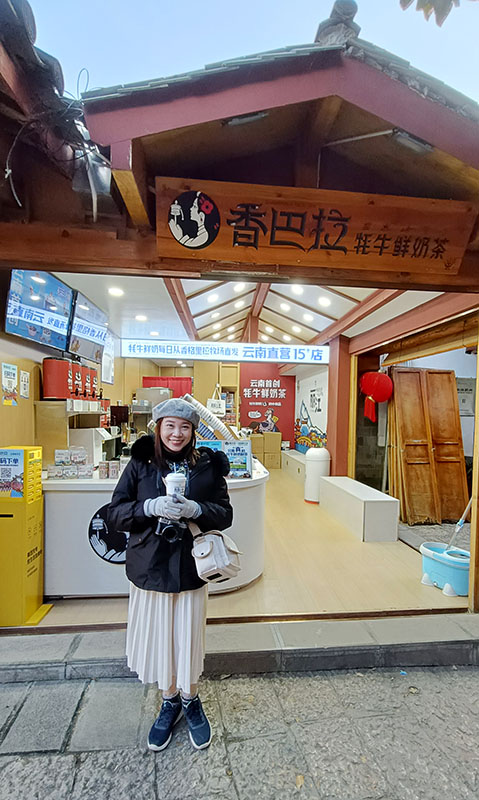 ร้านชานมนมจามรี เจ้าหญิงน่าซี เมืองเก่าลี่เจียง มณฑลยูนนาน ประเทศจีน Princess Naxi Yak fresh milk tea store in Lijiang old town, Yunnan province, China