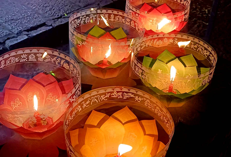 กระทง ที่ Market square เมืองเก่าลี่เจียง มณฑลยูนนาน ประเทศจีน Market square, Lijiang old town, Yunnan province, China