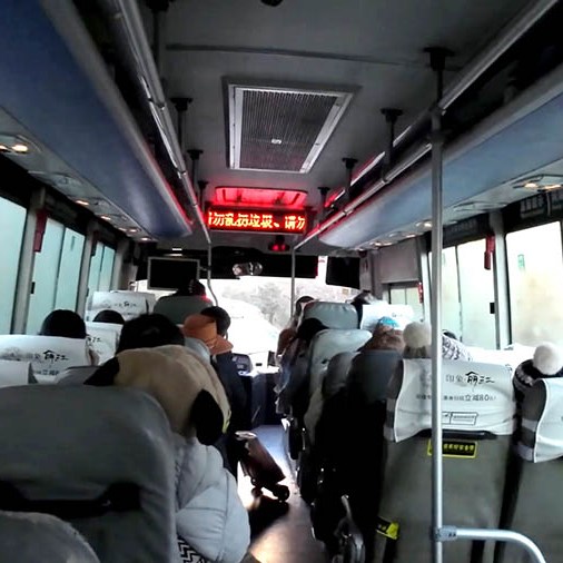 on the way to Spruce Meadow, Jade Dragon Snow Mountain, Lijiang, Yunnan Province, China ระหว่างเดินทางไป Spruce Meadow ภูเขาหิมะมังกรหยก ลี่เจียง มณฑลยูนนาน ประเทศจีน