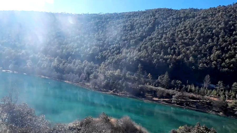 Blue Moon Valley, Jade Dragon Snow Mountain, Lijiang, Yunnan Province, China / หุบเขาพระจันทร์สีน้ำเงิน ภูเขาหิมะมังกรหยก ลี่เจียง มณฑลยูนนาน ประเทศจีน