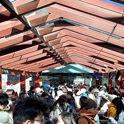 Cable car station, Jade Dragon Snow Mountain, Glacier Park, Lijiang, Yunnan, China สถานีกระเช้าใหญ่ Glacier Park ภูเขาหิมะมังกรหยก อุทยานธารน้ำแข็ง ลี่เจียง มณฑลยูนนาน ประเทศจีน