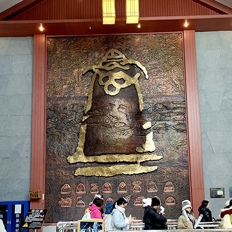 Cable car station, Jade Dragon Snow Mountain, Glacier Park, Lijiang, Yunnan, China สถานีกระเช้าใหญ่ Glacier Park ภูเขาหิมะมังกรหยก อุทยานธารน้ำแข็ง ลี่เจียง มณฑลยูนนาน ประเทศจีน