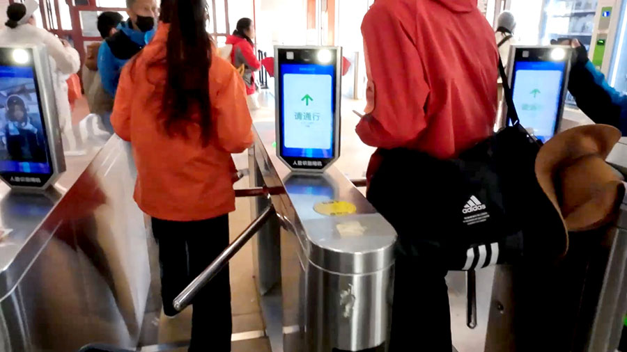 on the way to Cable car station, Jade Dragon Snow Mountain, Glacier Park, Lijiang, Yunnan, China ระหว่างเดินทางไปสถานีกระเช้าใหญ่ Glacier Park ภูเขาหิมะมังกรหยก อุทยานธารน้ำแข็ง ลี่เจียง มณฑลยูนนาน ประเทศจีน