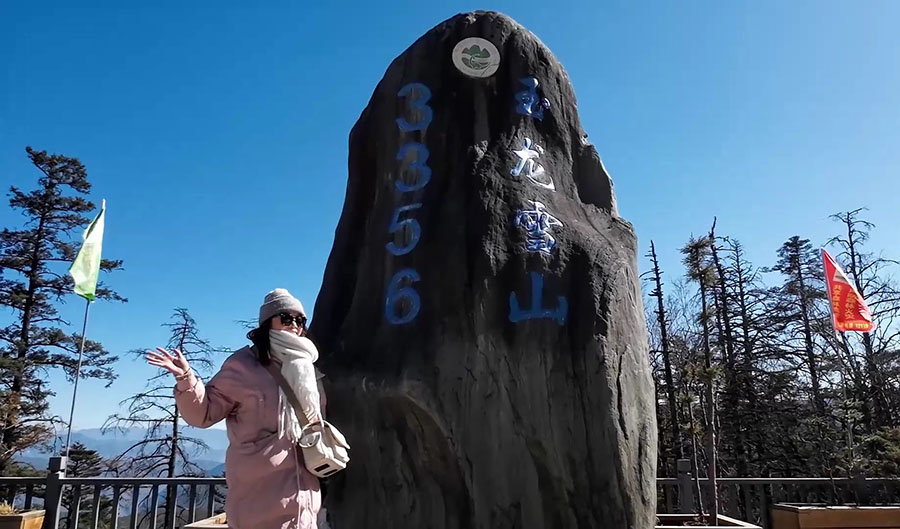 Cable car station, Jade Dragon Snow Mountain, Glacier Park, Lijiang, Yunnan, China สถานีกระเช้าใหญ่ Glacier Park ภูเขาหิมะมังกรหยก อุทยานธารน้ำแข็ง ลี่เจียง มณฑลยูนนาน ประเทศจีน