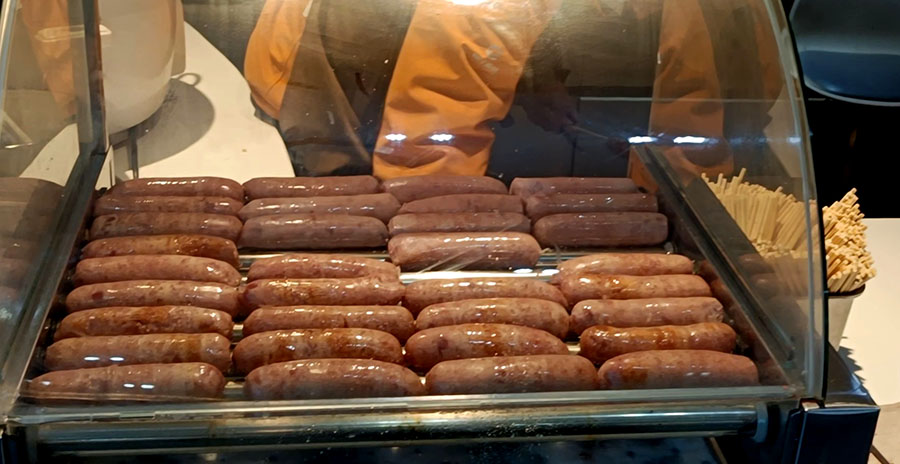 Food at Cable car station, Jade Dragon Snow Mountain, Glacier Park, Lijiang, Yunnan, China อาหารที่สถานีกระเช้าใหญ่ Glacier Park ภูเขาหิมะมังกรหยก อุทยานธารน้ำแข็ง ลี่เจียง มณฑลยูนนาน ประเทศจีน