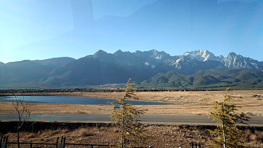 Sight-seeing train, Jade Dragon Snow Mountain, Glacier Park, Lijiang, Yunnan, China รถไฟชมทิวทัศน์ ภูเขาหิมะมังกรหยก ลี่เจียง มณฑลยูนนาน ประเทศจีน