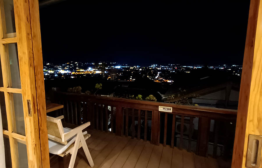 night view from balcony, Yueshang Mountain Viewing Courtyard hotel, Lijiang old town