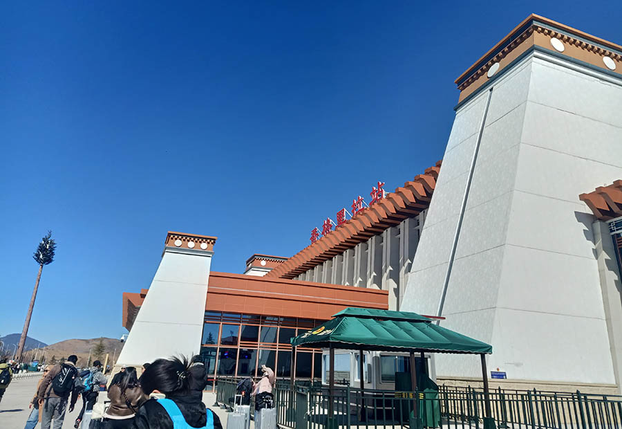 Shangri-la Railway station, Yunnan province, China  สถานีรถไฟแชงกรีลา มณฑลยูนนาน ประเทศจีน