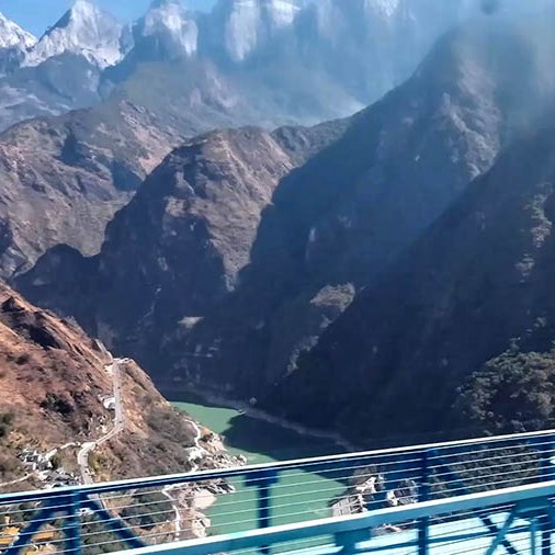 view from high-speed train while traveling from Lijiang to Shangri-la วิวจากหน้าต่างรถไฟความเร็วสูง  ระหว่างเดินทางจากลี่เจียงไปแชงกรีลา
