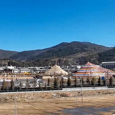 view from high-speed train while traveling from Lijiang to Shangri-la วิวจากหน้าต่างรถไฟความเร็วสูง  ระหว่างเดินทางจากลี่เจียงไปแชงกรีลา