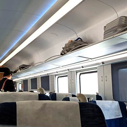 High-speed train 2nd class, travel from Lijiang to Shangri-la รถไฟความเร็วสูง ชั้นสอง เดินทางจากลี่เจียงไปแชงกรีลา