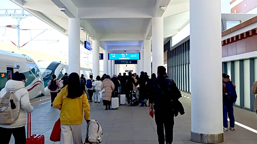 Shangri-la Railway station, Yunnan province, China  สถานีรถไฟแชงกรีลา มณฑลยูนนาน ประเทศจีน