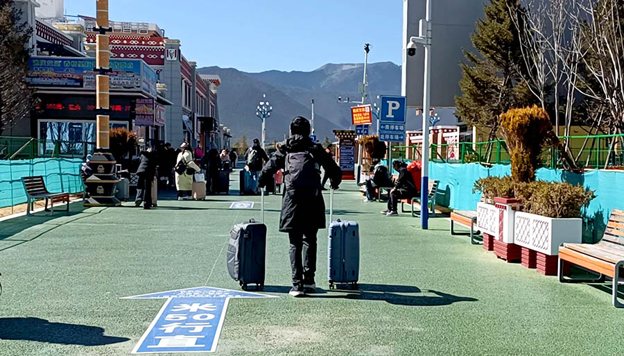 Shangri-la Railway station, Yunnan province, China  สถานีรถไฟแชงกรีลา มณฑลยูนนาน ประเทศจีน