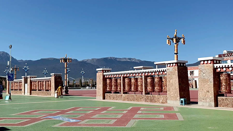 Shangri-la Railway station, Yunnan province, China  สถานีรถไฟแชงกรีลา มณฑลยูนนาน ประเทศจีน
