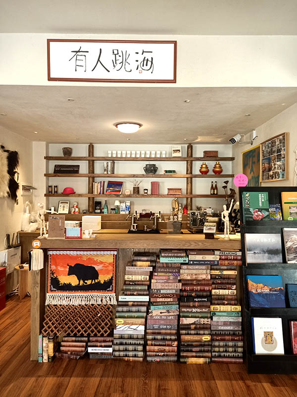Library at Yanlu Library Oxygen Hotel at Shangri-la, Yunnan province, China ห้องสมุดที่โรงแรม Yanlu Library Oxygen Hotel แชงกรีลา มณฑลยูนนาน ประเทศจีน