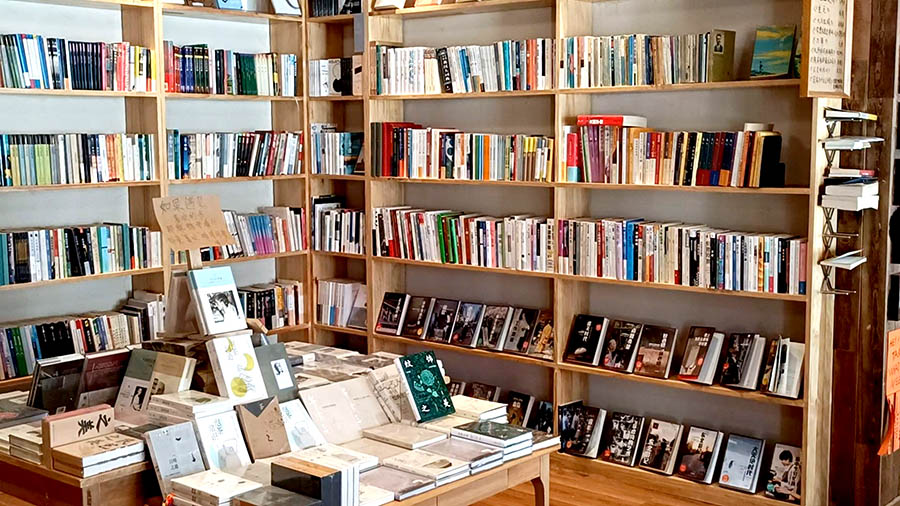 Library at Yanlu Library Oxygen Hotel at Shangri-la, Yunnan province, China ห้องสมุดที่โรงแรม Yanlu Library Oxygen Hotel แชงกรีลา มณฑลยูนนาน ประเทศจีน
