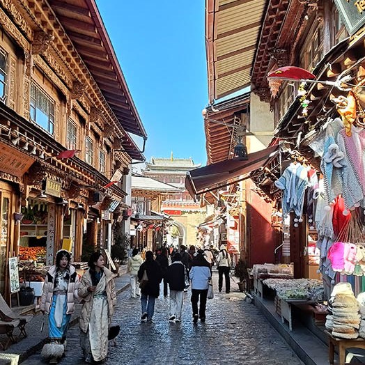 Shangri-la Dukezong Ancient town (north gate zone), Yunnan province, China เมืองเก่าตู๋เค่อจง แชงกรีลา มณฑลยูนนาน ประเทศจีน