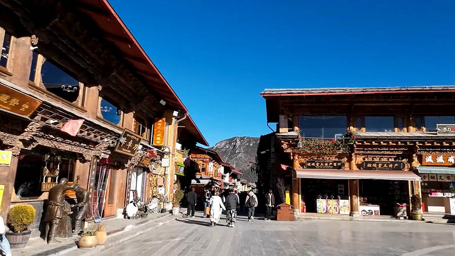 Shangri-la Dukezong Ancient town (north gate zone), Yunnan province, China เมืองเก่าตู๋เค่อจง แชงกรีลา มณฑลยูนนาน ประเทศจีน