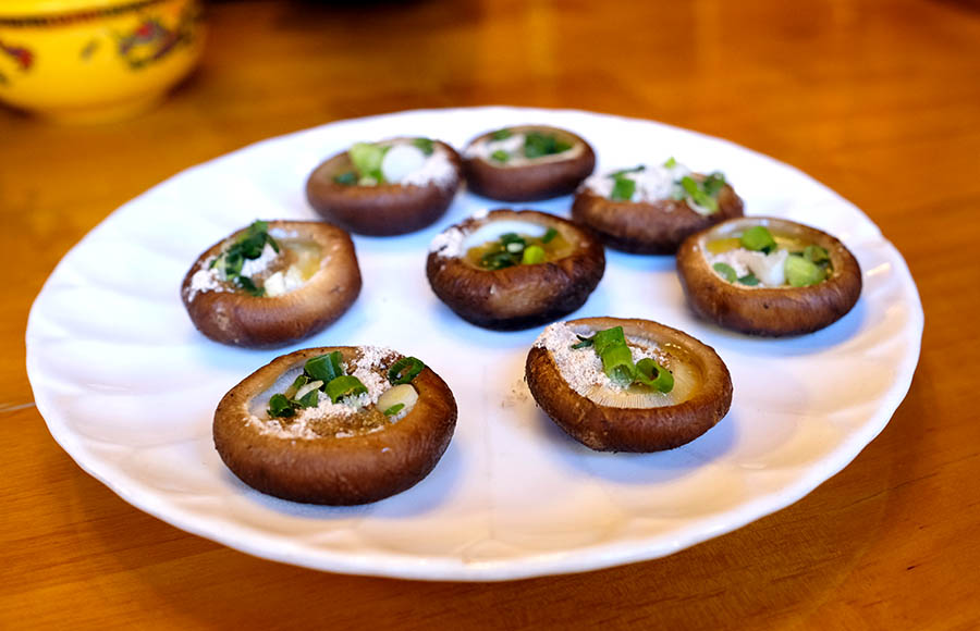 Roasted Mushrooms, Maliga Tibetan Food restaurant, Shangri-la, Yunnan, China